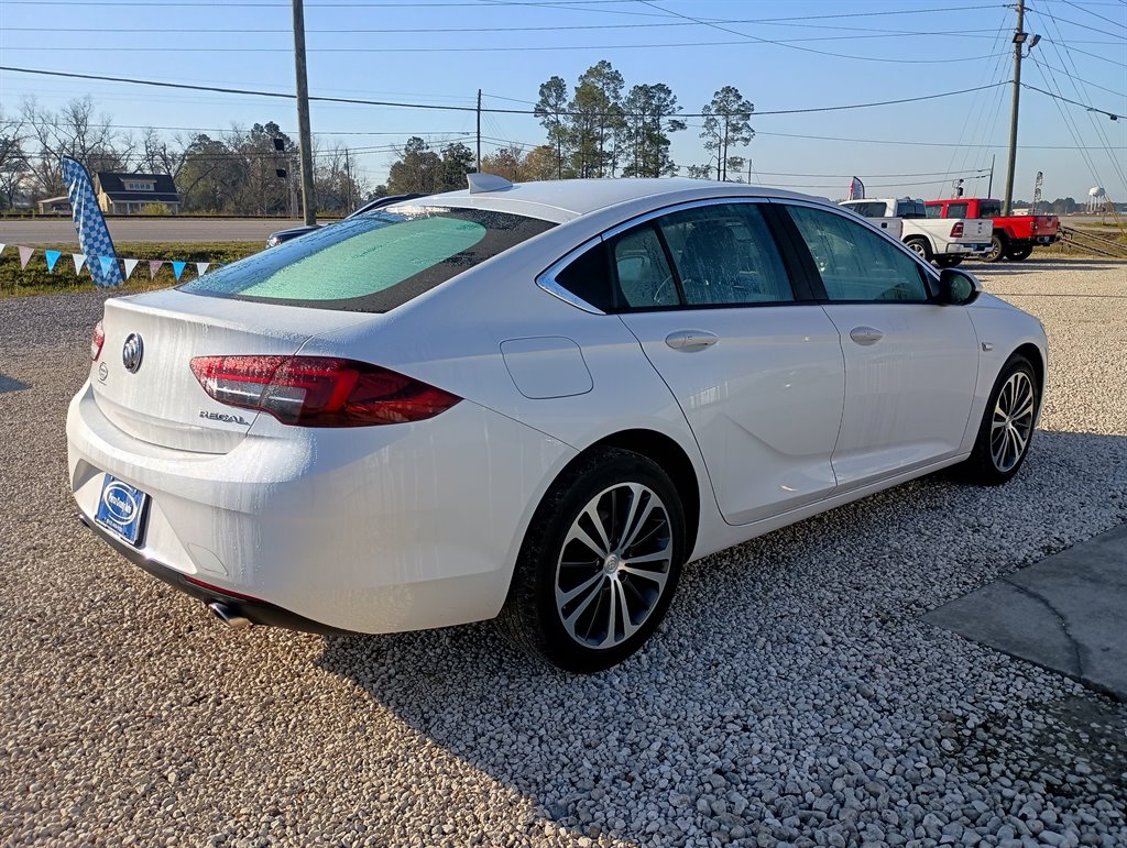 2019 Buick Regal Essence photo