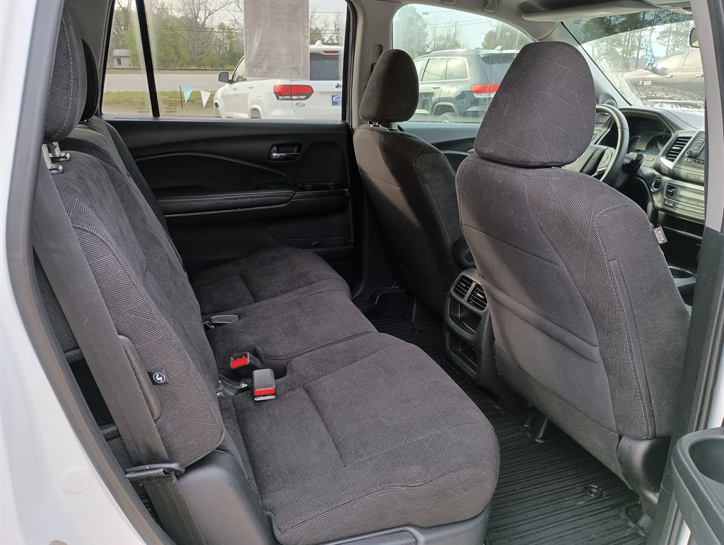2020 Honda Pilot LX photo