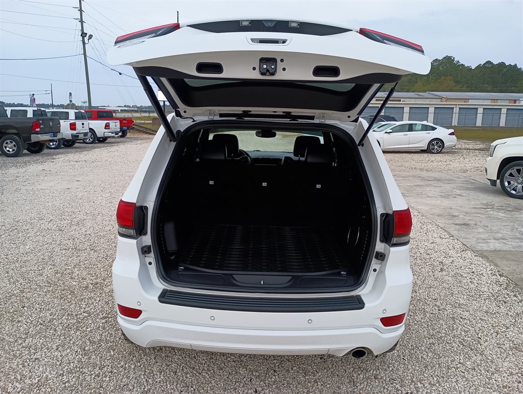 2022 Jeep Grand Cherokee Laredo photo