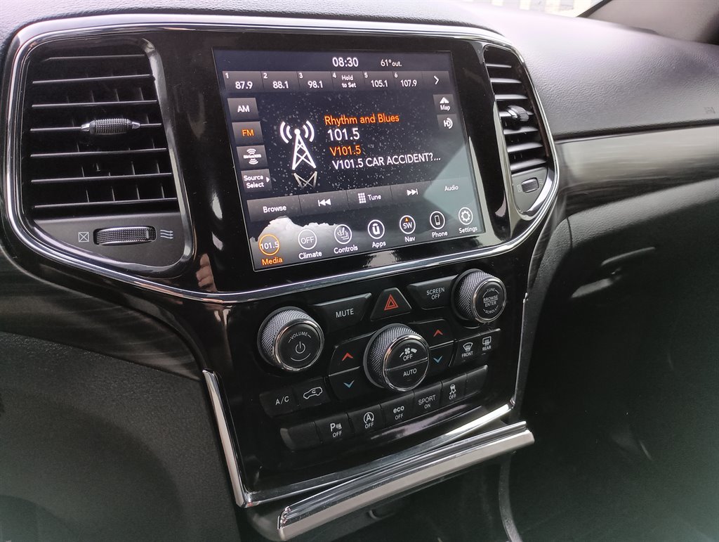 2022 Jeep Grand Cherokee Laredo photo