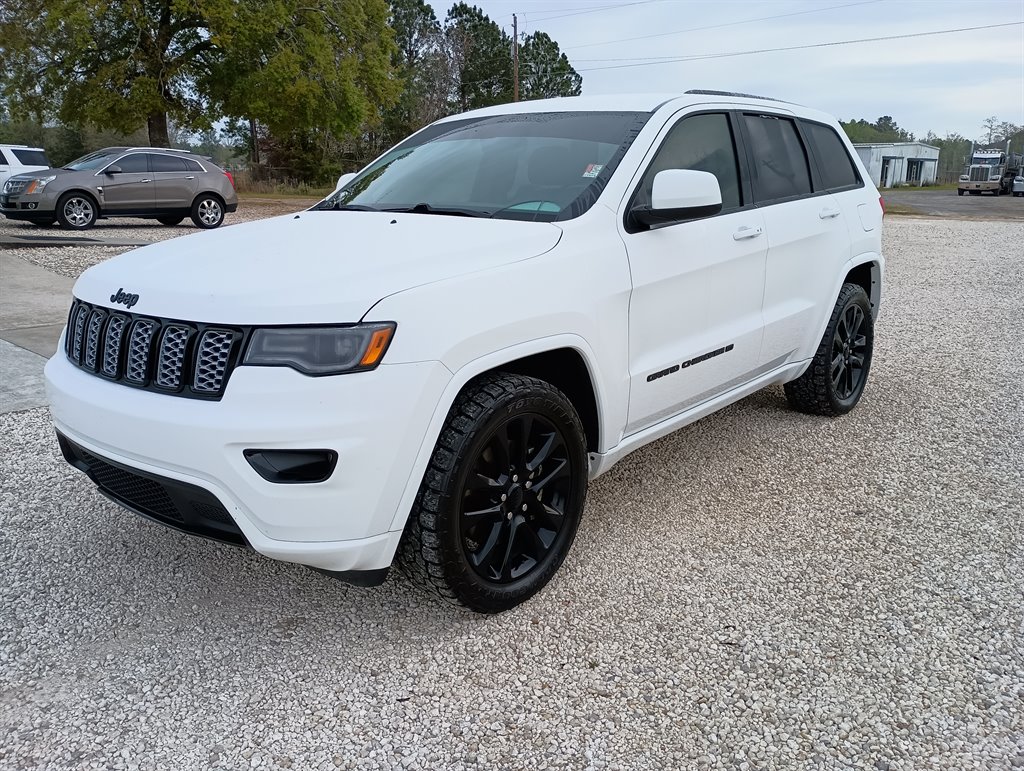 2022 Jeep Grand Cherokee Laredo photo