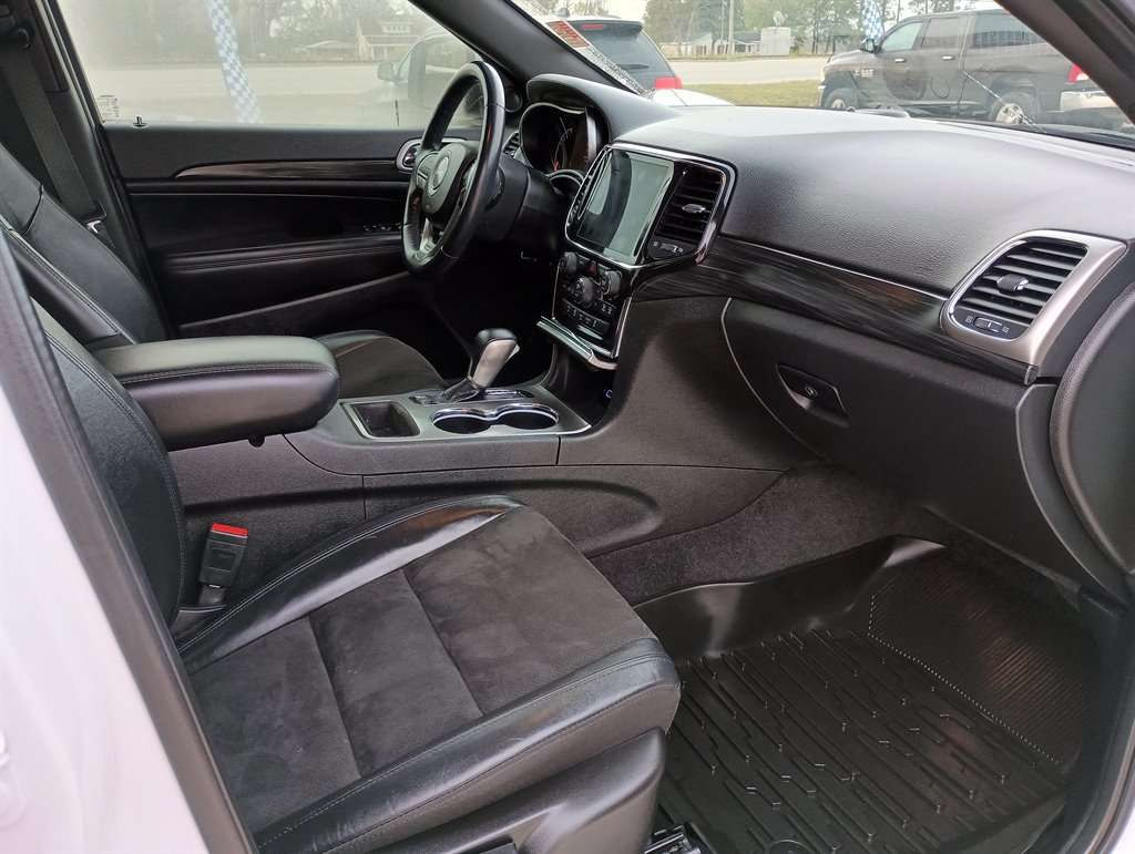 2022 Jeep Grand Cherokee Laredo photo
