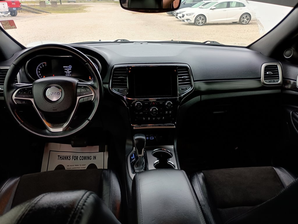 2022 Jeep Grand Cherokee Laredo photo