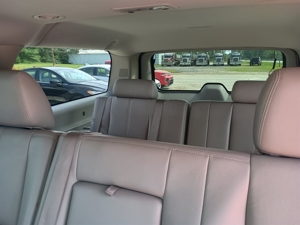 2013 GMC Yukon XL SLT 1500 photo