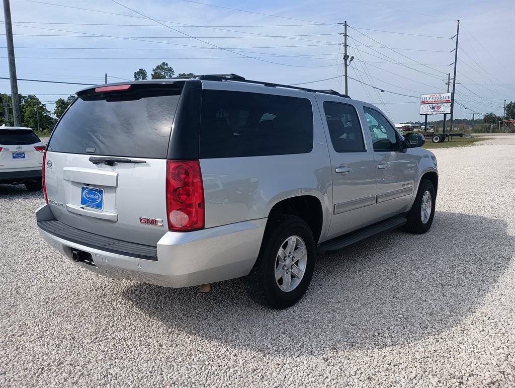 2013 GMC Yukon XL SLT 1500 photo