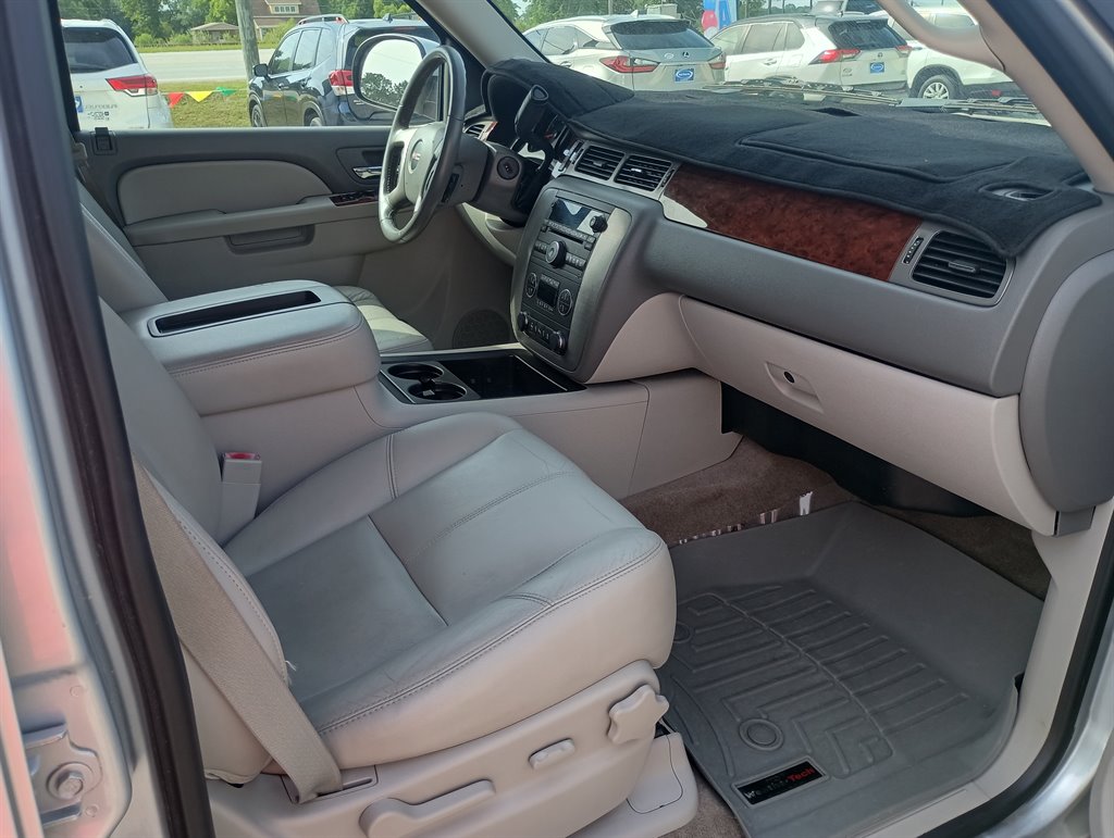 2013 GMC Yukon XL SLT 1500 photo