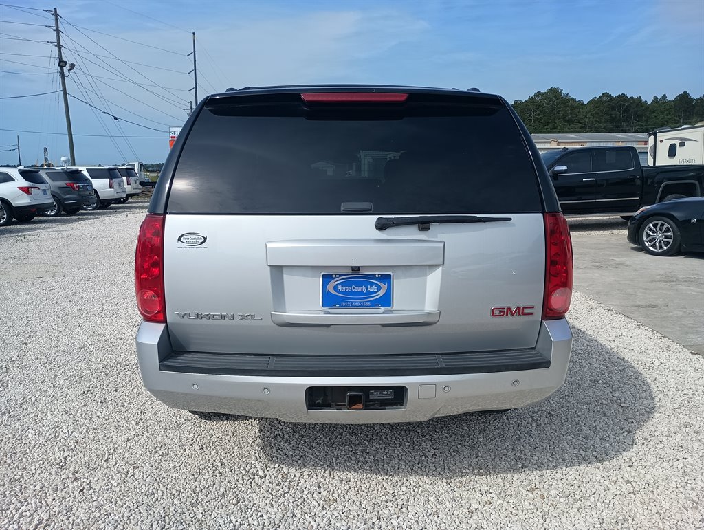 2013 GMC Yukon XL SLT 1500 photo