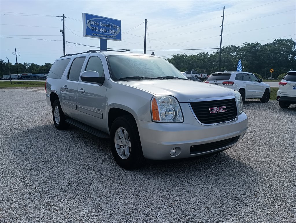 2013 GMC Yukon XL SLT 1500 photo