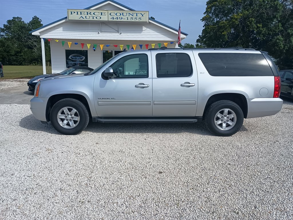 2013 GMC Yukon XL SLT 1500 photo