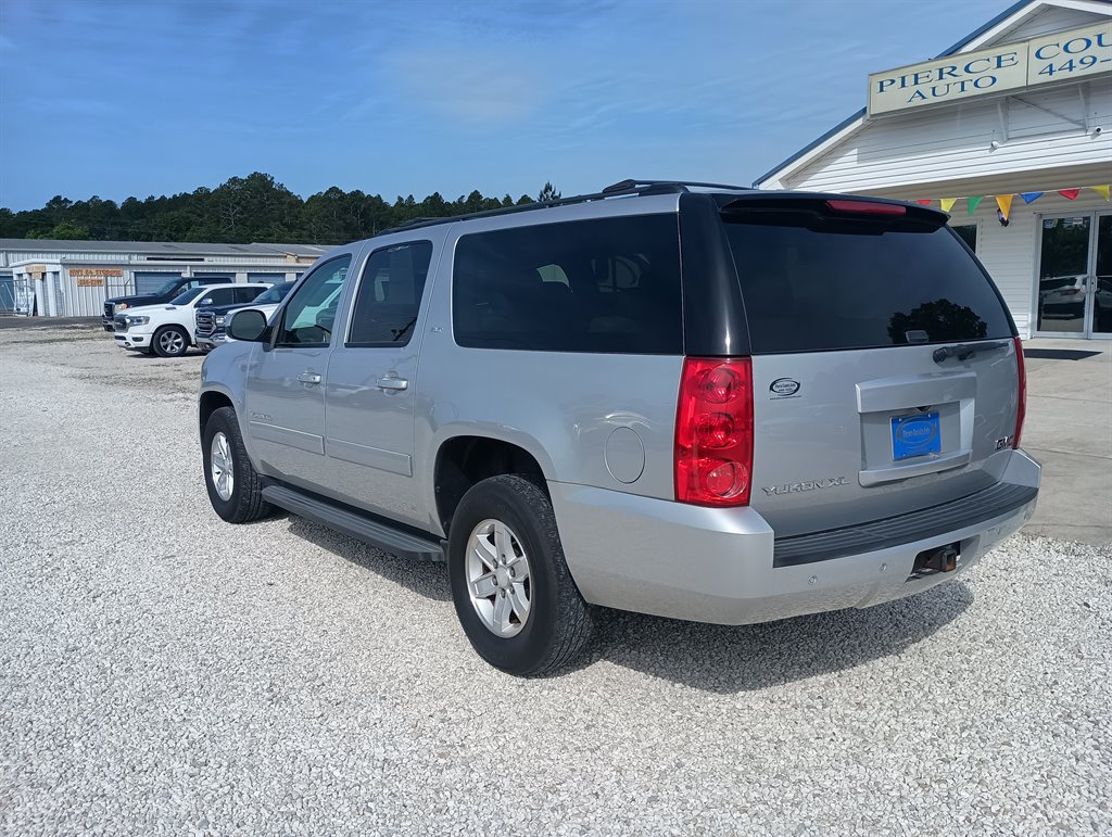 2013 GMC Yukon XL SLT 1500 photo