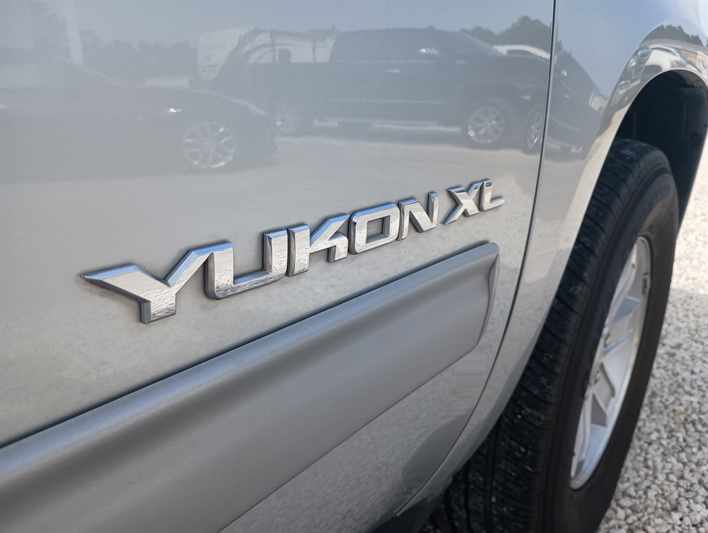 2013 GMC Yukon XL SLT 1500 photo