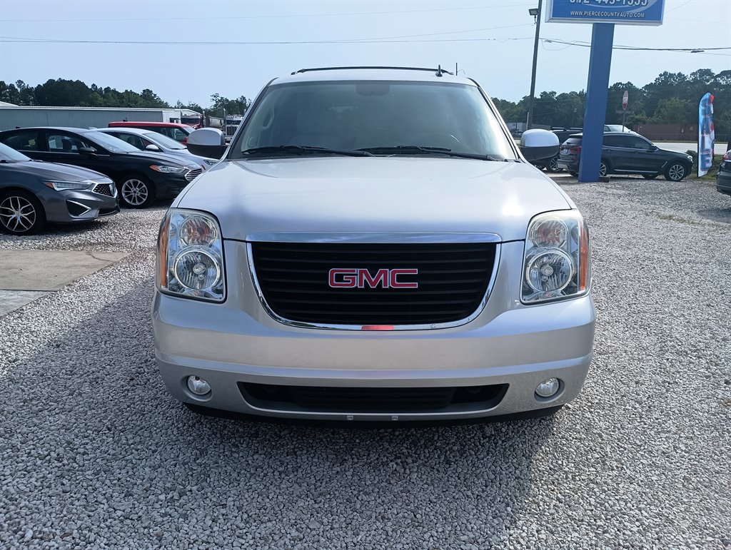 2013 GMC Yukon XL SLT 1500 photo