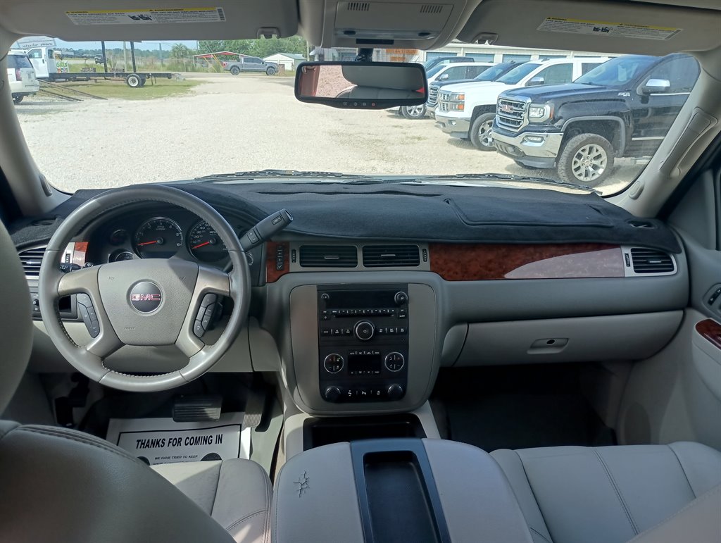 2013 GMC Yukon XL SLT 1500 photo