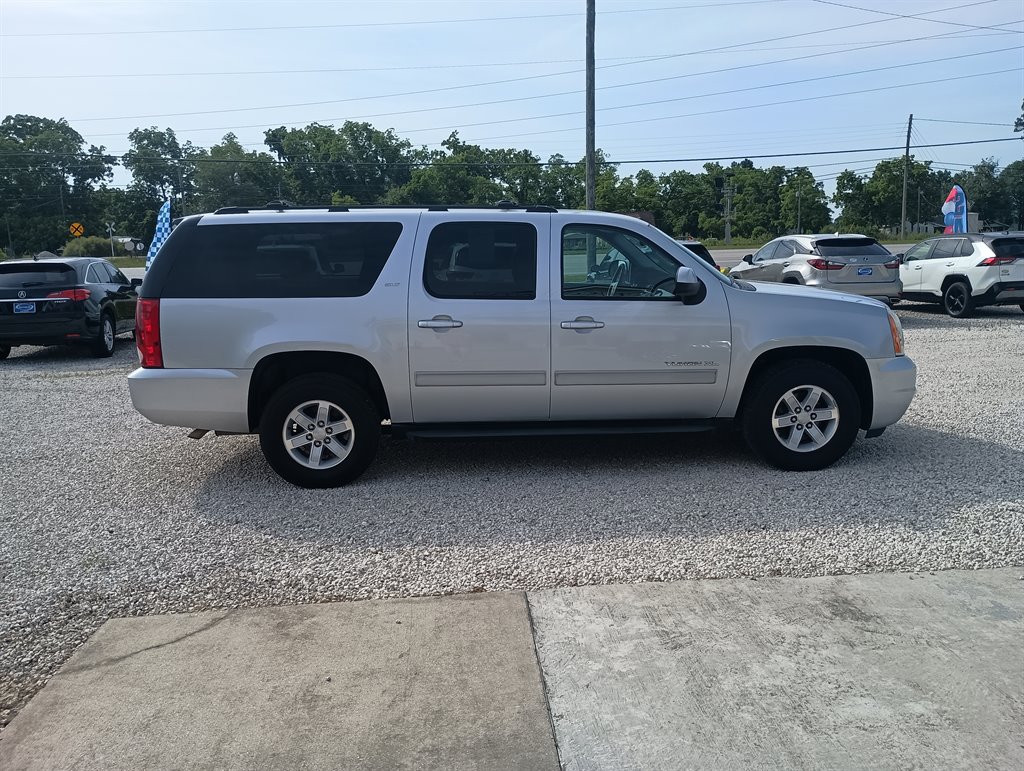 2013 GMC Yukon XL SLT 1500 photo