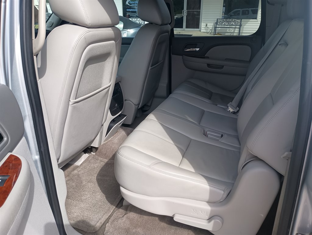 2013 GMC Yukon XL SLT 1500 photo