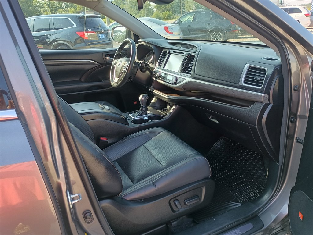 2018 Toyota Highlander - $22,291