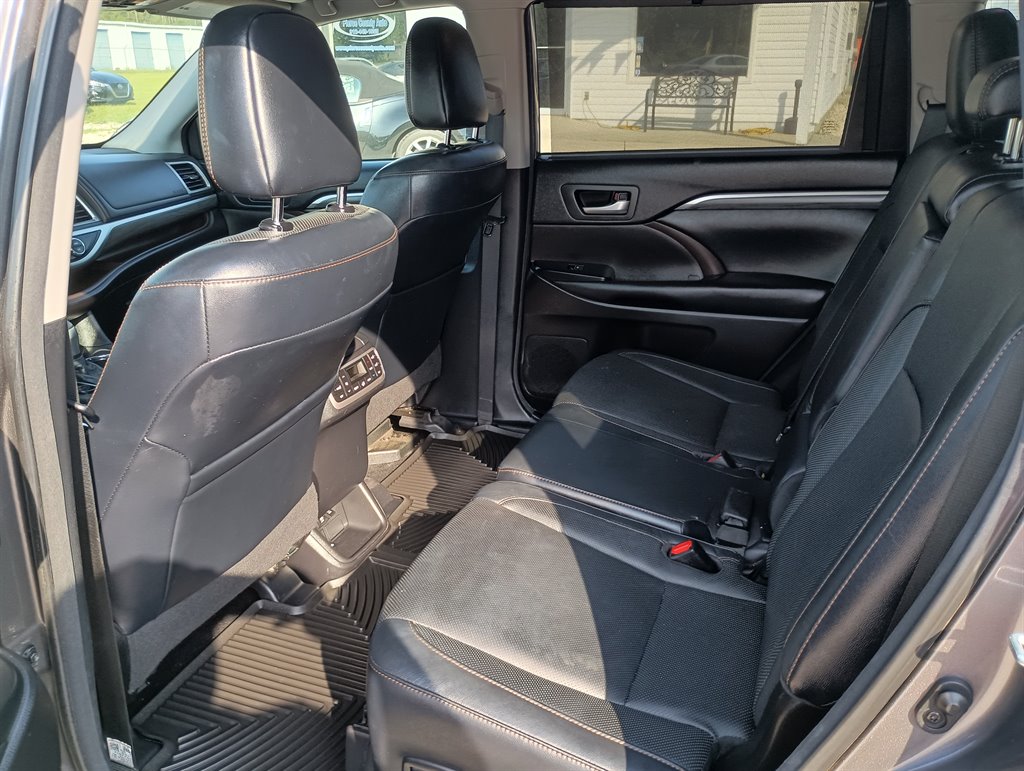 2018 Toyota Highlander - $22,291