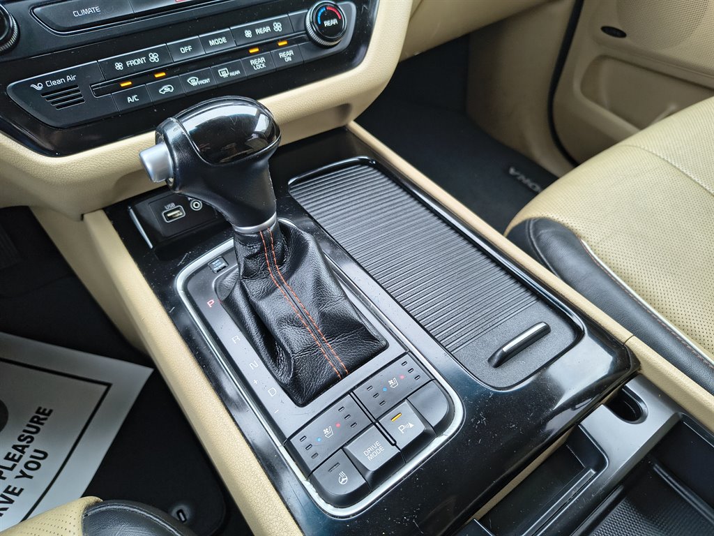 2015 Kia Sedona - $8,499