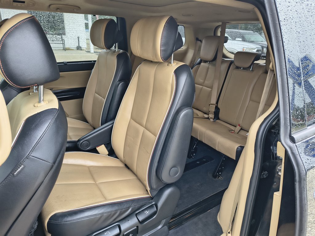 2015 Kia Sedona - $8,499