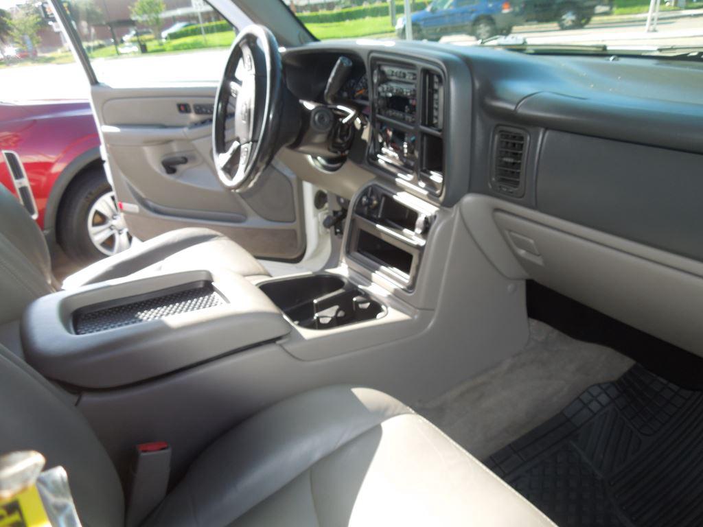 2005 Chevrolet Avalanche - $13,800