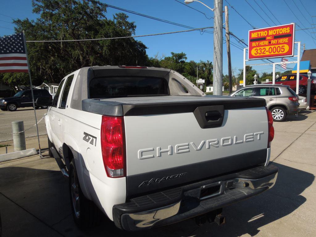 2005 Chevrolet Avalanche - $13,800