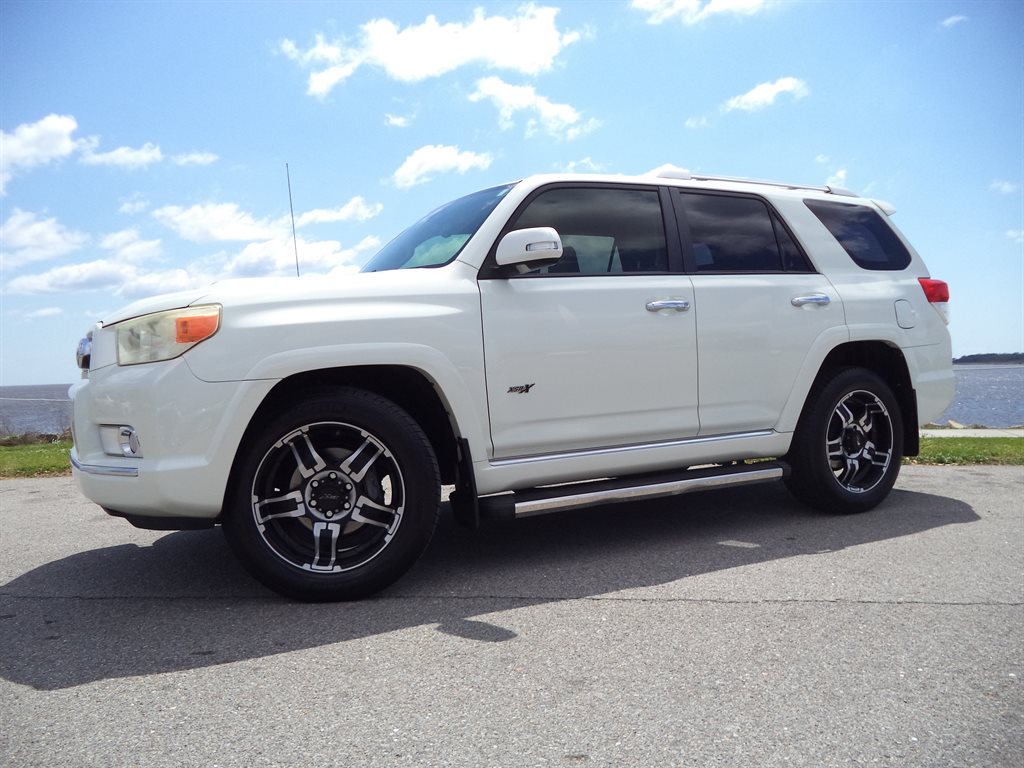 The 2013 Toyota 4Runner Limited photos