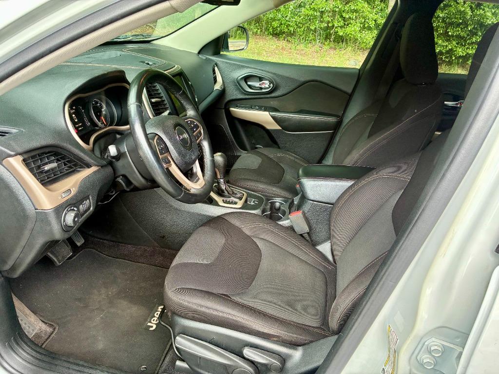 2017 Jeep Cherokee - $9,995
