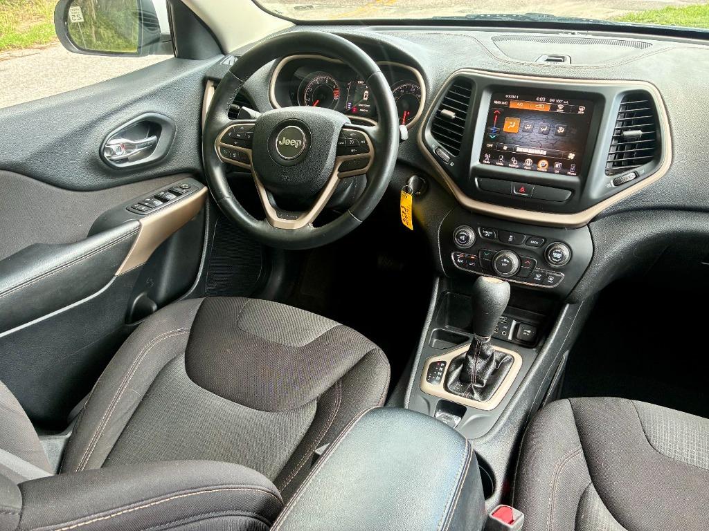 2017 Jeep Cherokee - $9,995