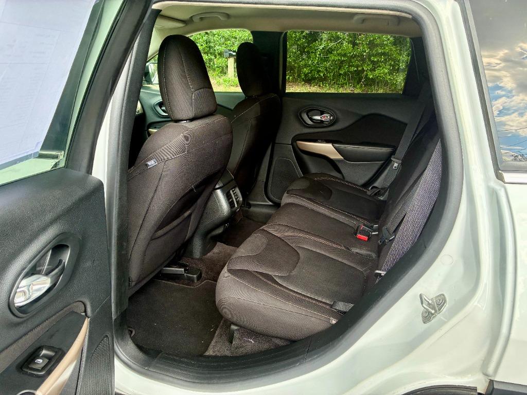 2017 Jeep Cherokee - $9,995