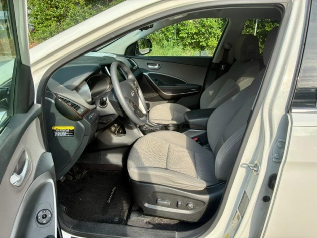 2017 Hyundai Santa Fe - $10,995