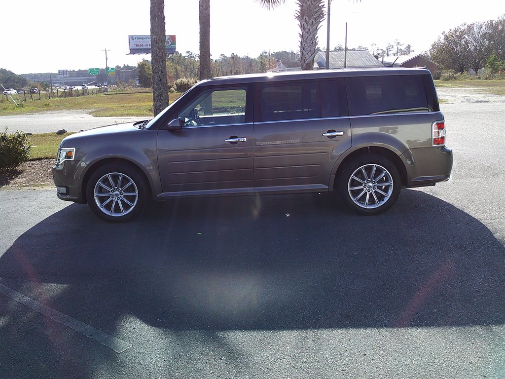 The 2019 Ford Flex Limited photos
