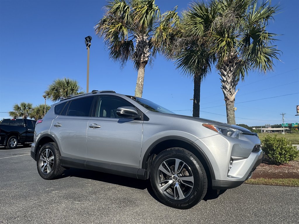 2016 Toyota RAV4 XLE photo