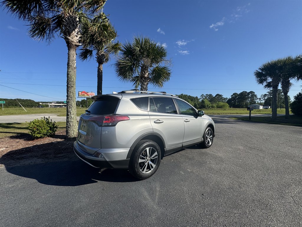 2016 Toyota RAV4 XLE photo