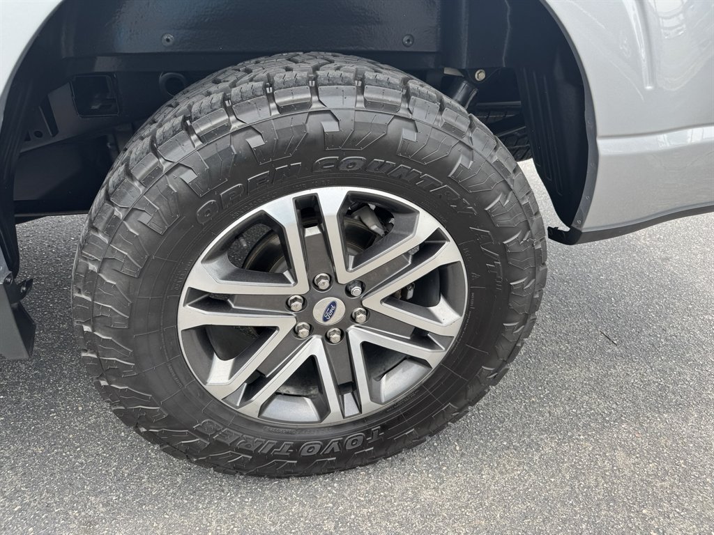 2021 Ford F-150 - $31,995