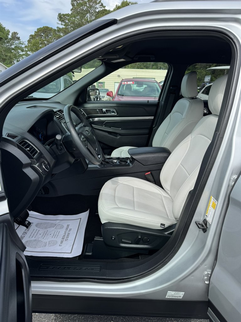 2019 Ford Explorer - $21,995