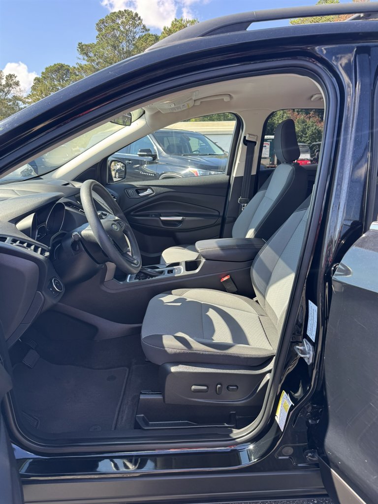 2018 Ford Escape - $10,995