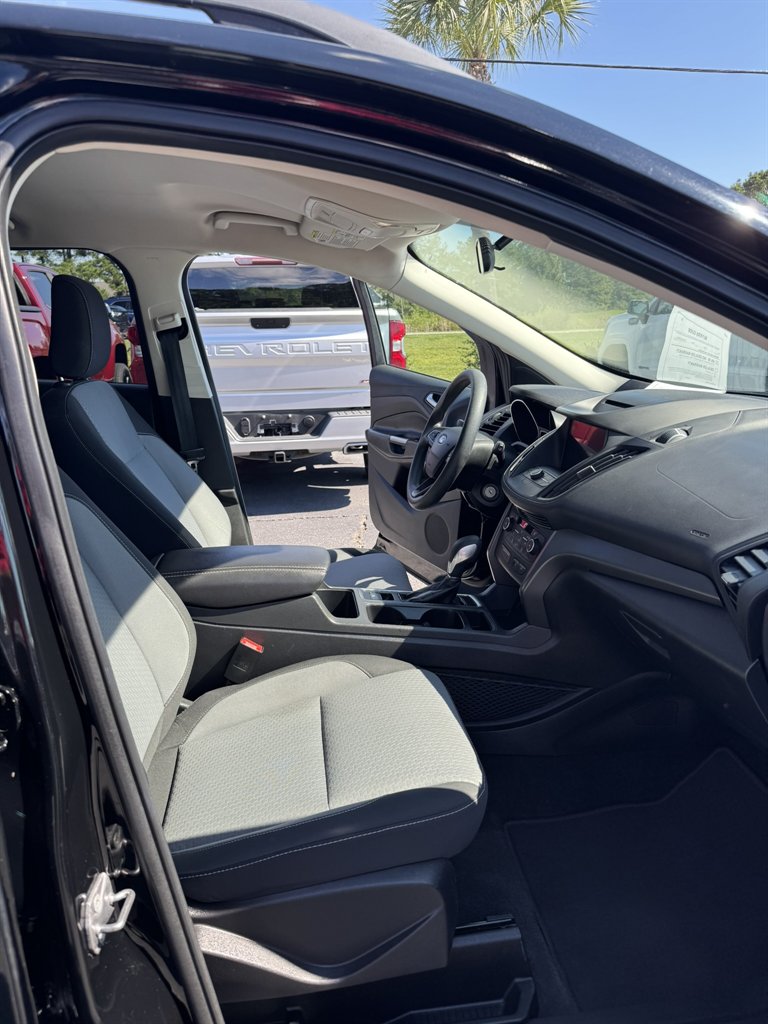 2018 Ford Escape - $10,995