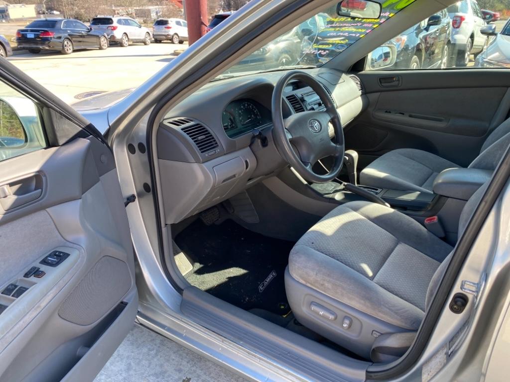 2004 Toyota Camry LE photo