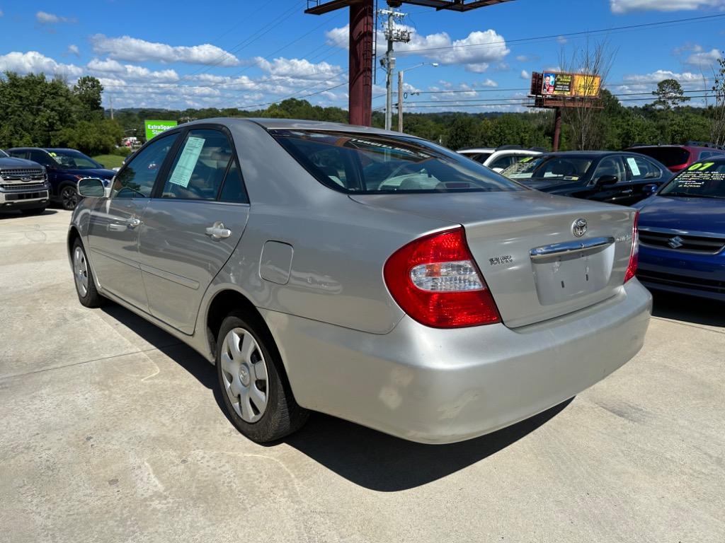 2004 Toyota Camry LE photo