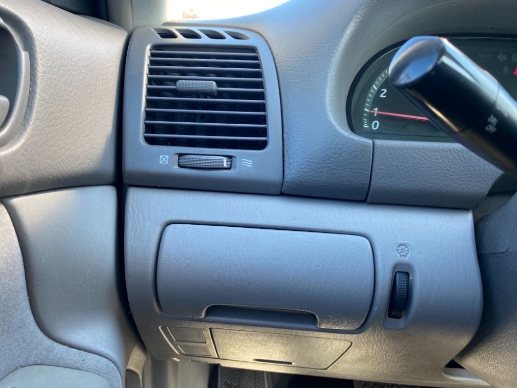 2004 Toyota Camry LE photo