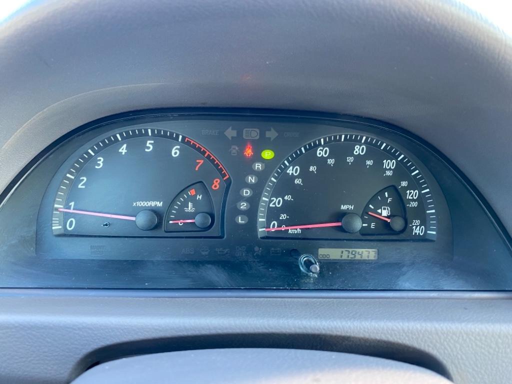2004 Toyota Camry LE photo