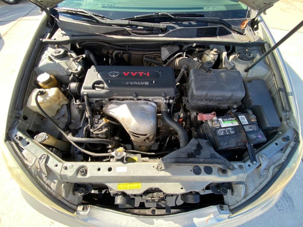 2004 Toyota Camry LE photo