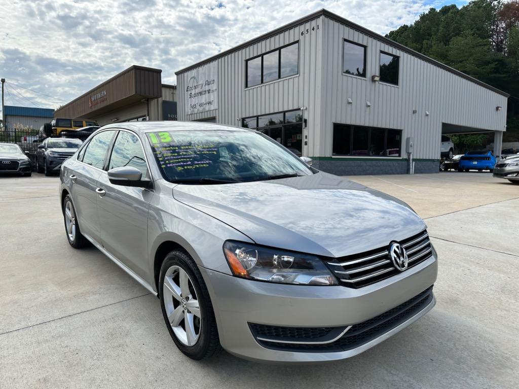 The 2013 Volkswagen Passat SE PZEV photos