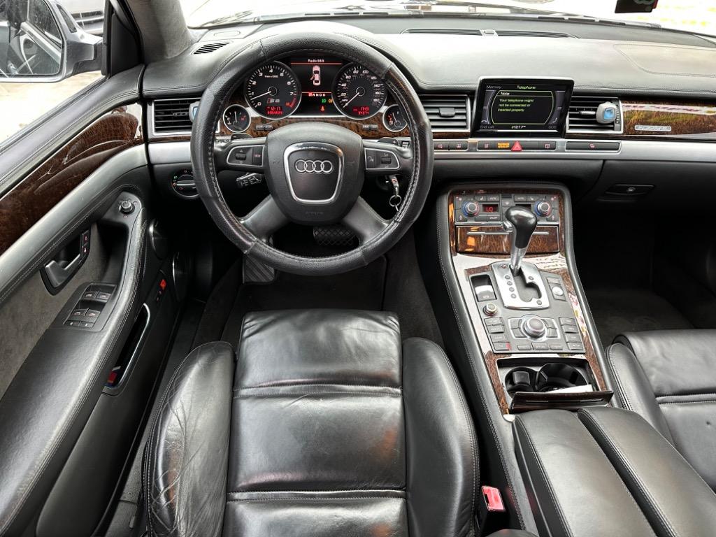 2009 Audi S8 quattro photo