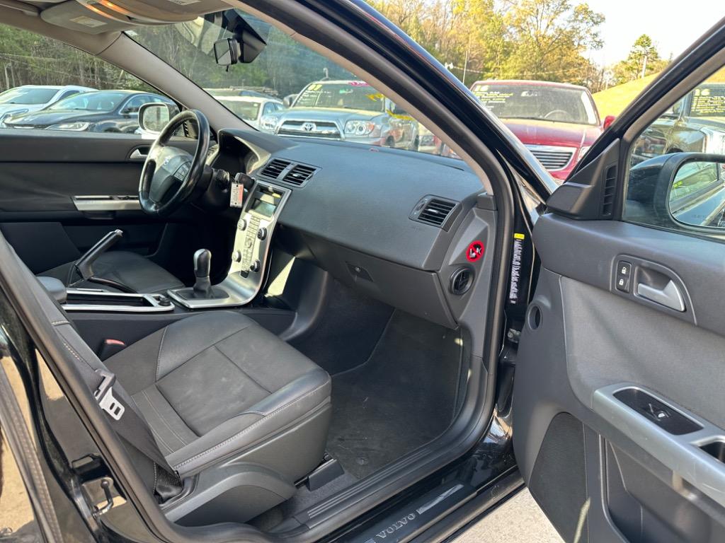 2010 Volvo S40 2.4i photo