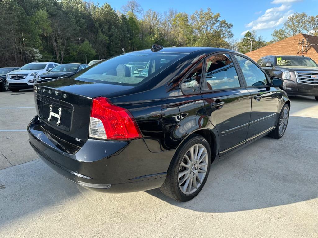 2010 Volvo S40 2.4i photo