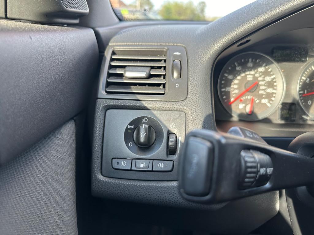 2010 Volvo S40 2.4i photo