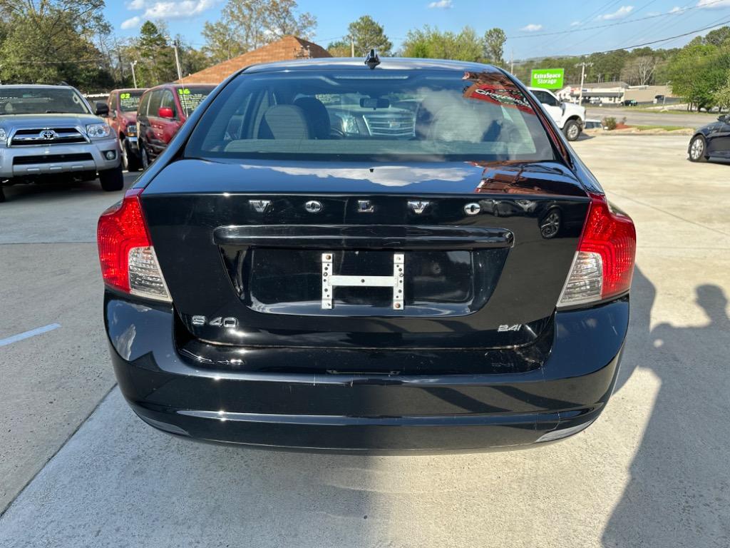 2010 Volvo S40 2.4i photo