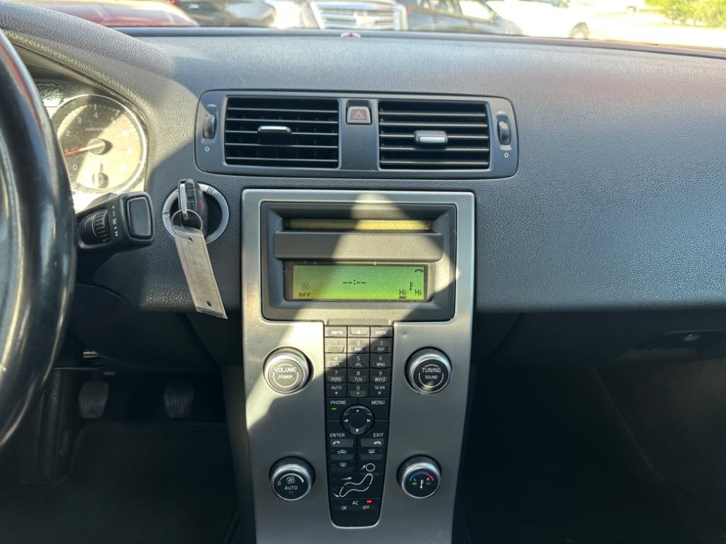 2010 Volvo S40 2.4i photo
