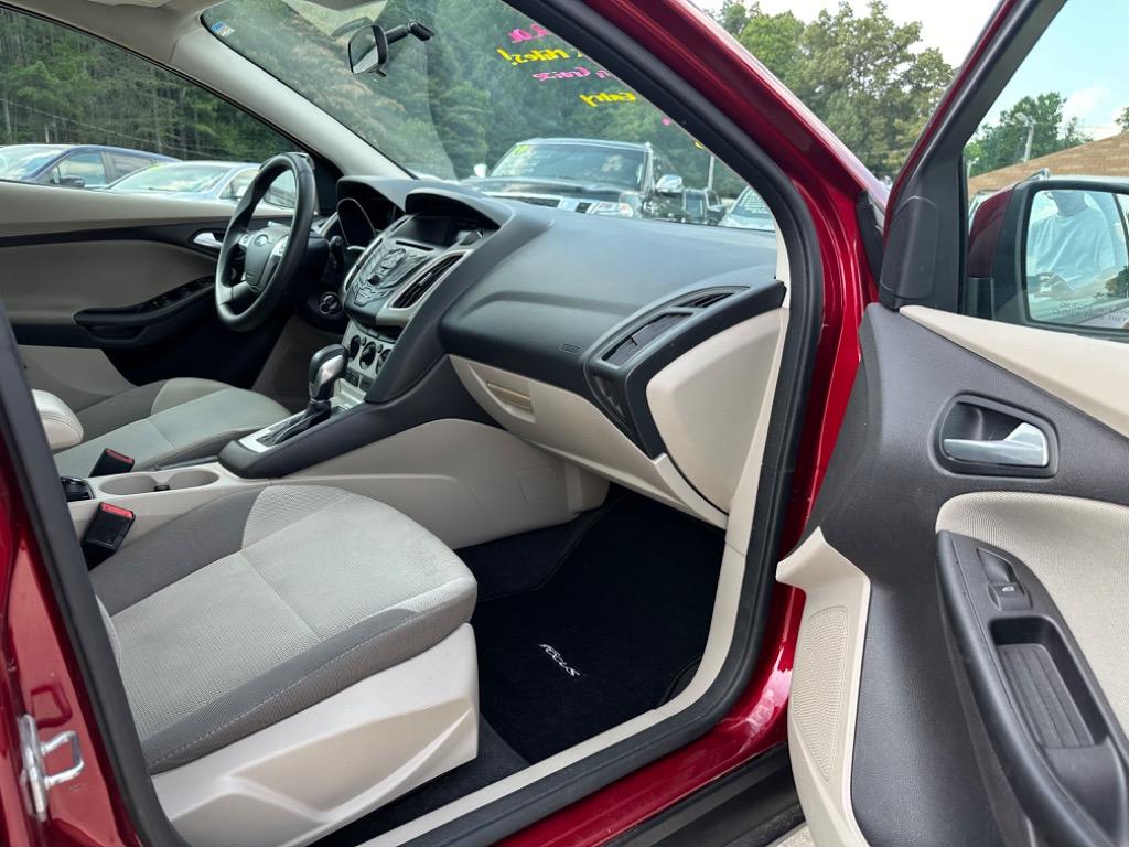 2014 Ford Focus SE photo